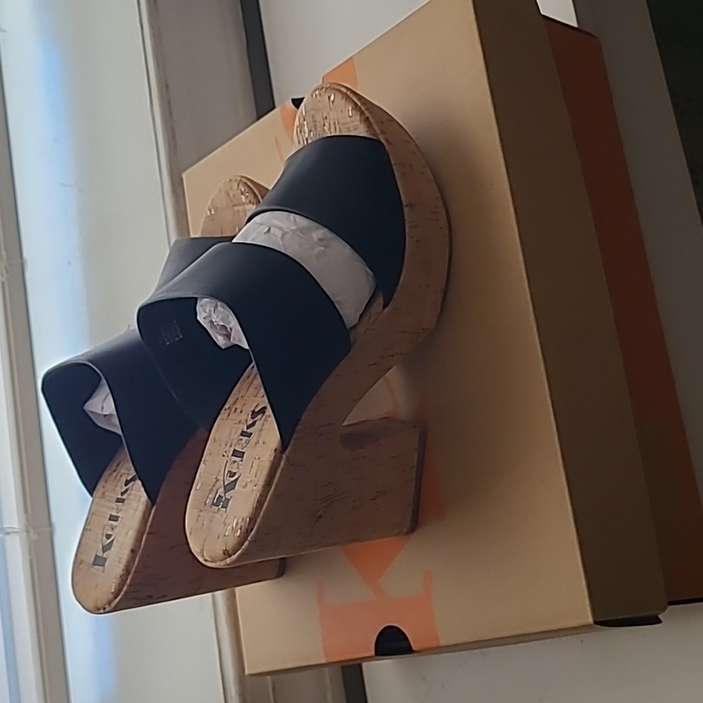 Dezi Black Wedge Sandals
